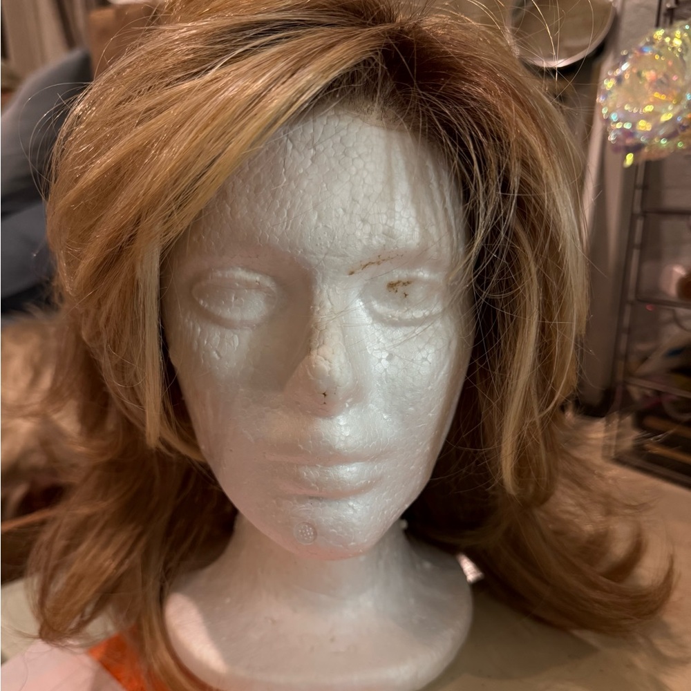 Tress Allure Spectacular Shag.Mid length layered wig with bangs. Color 14/26/R10